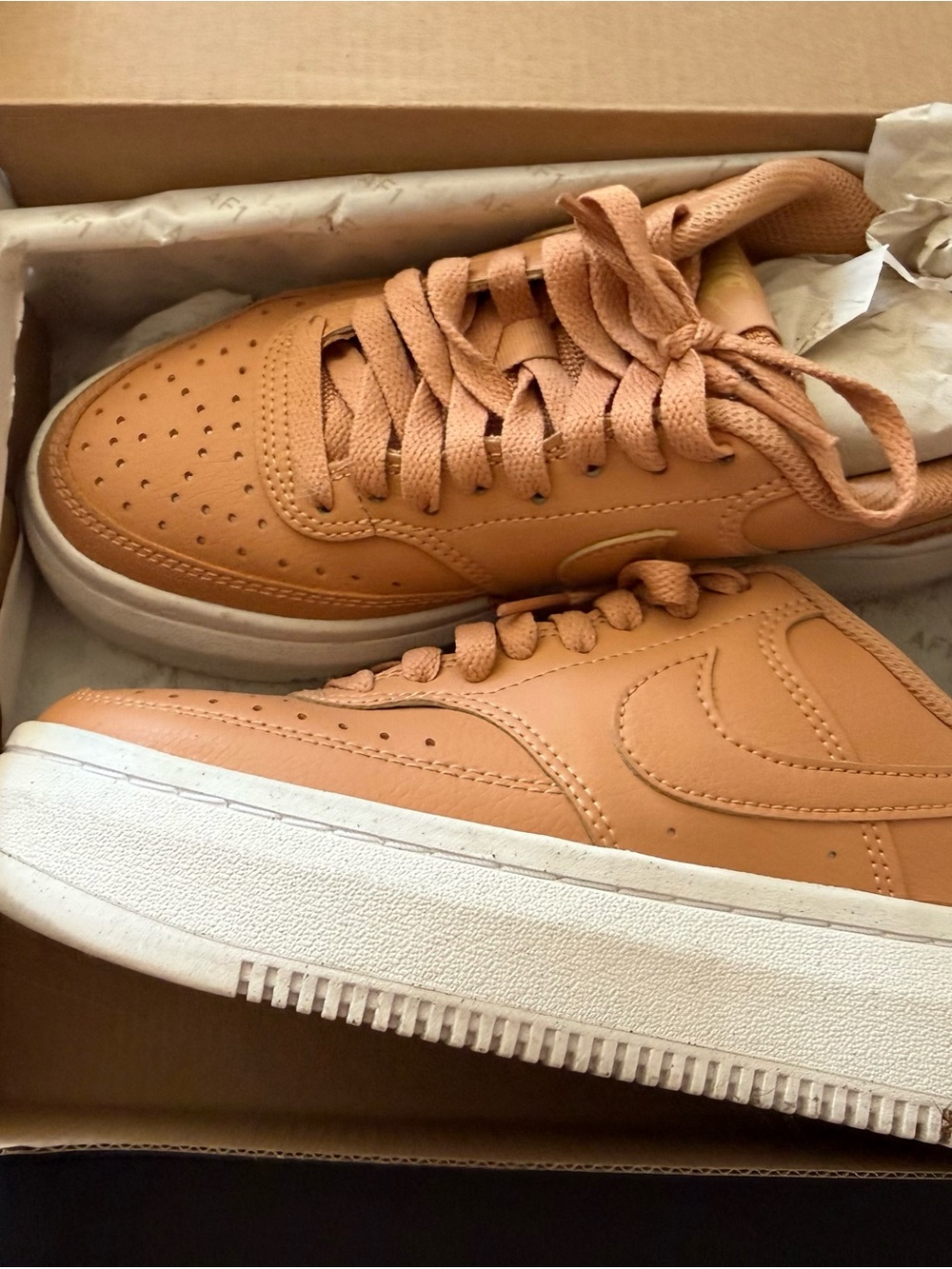 Nike Low-Top Sneakers size 5 in kids